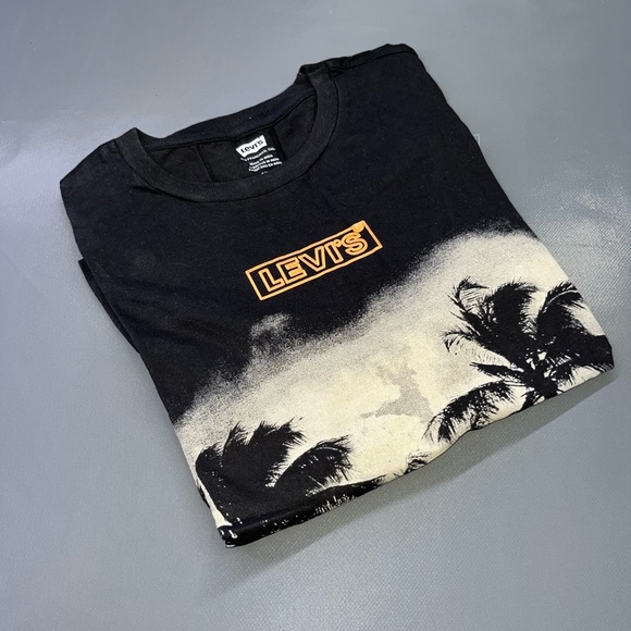 Men Original Levi’s tee - Picture 6 of 6